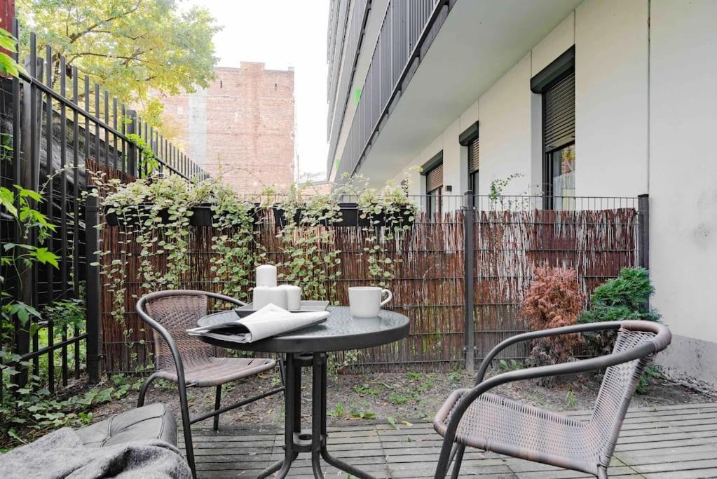 Praga North -patio And Parking Near East Apartament *